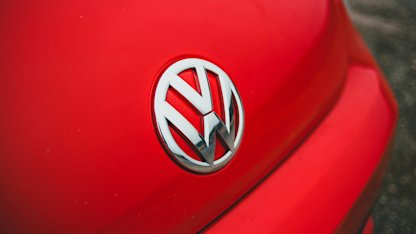 Utvald bild för Volkswagen krisar: flera elbilsmodeller försenade