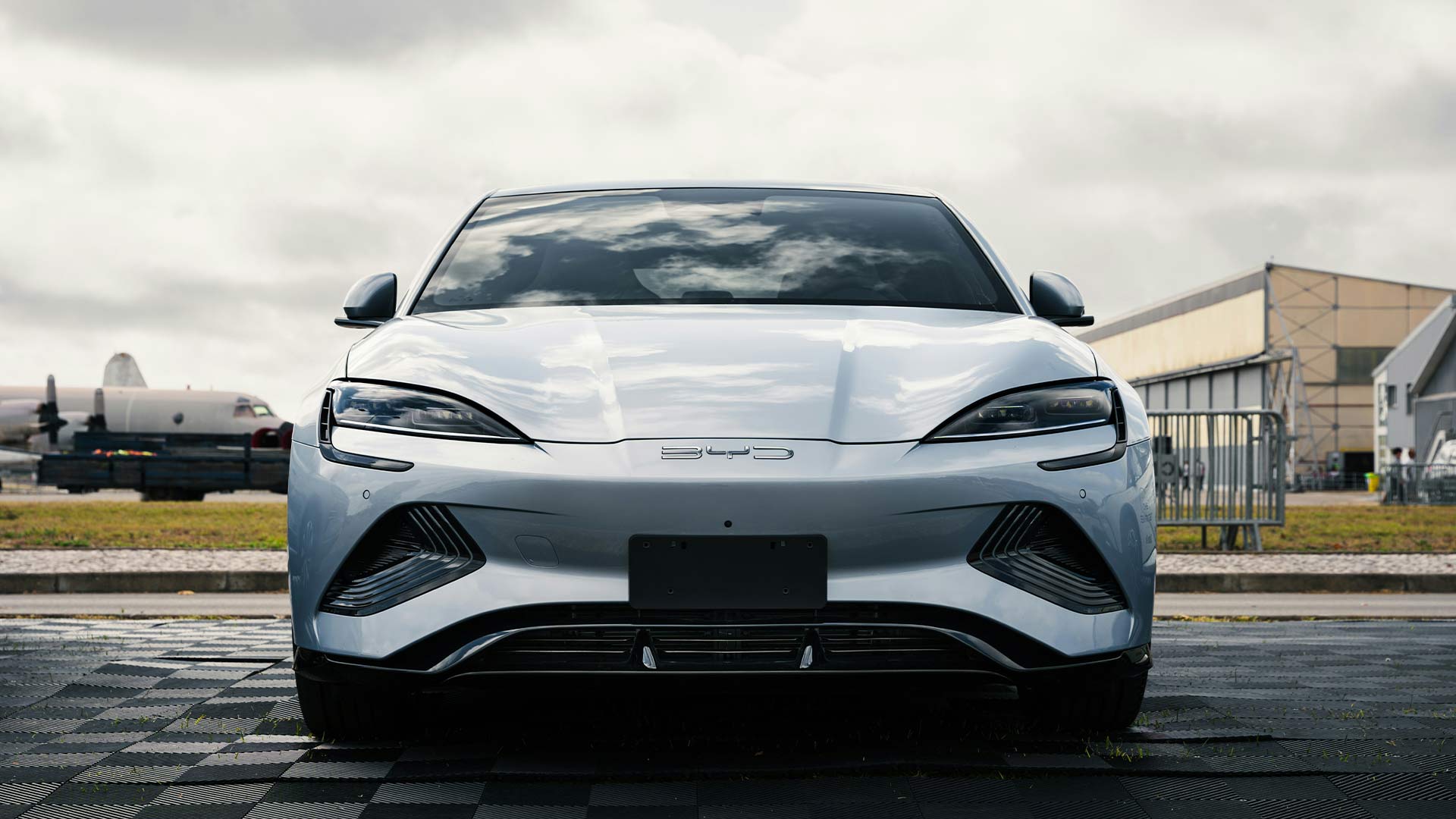 Utvald bild för BYD kan ha gått om Tesla som världens största elbilstillverkare
