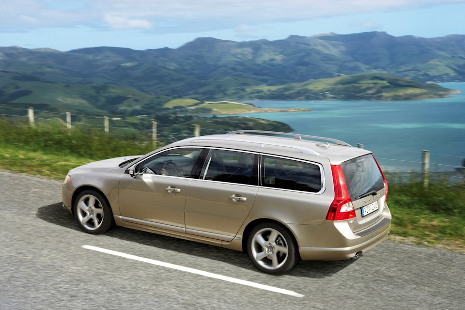 10802 All new Volvo V70