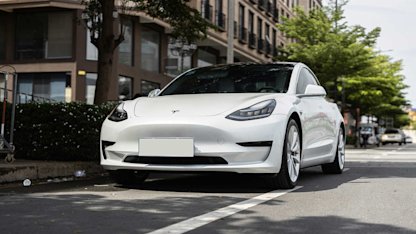 Utvald bild för Ny undersökning: Förtroendet för Tesla dalar bland svenskar
