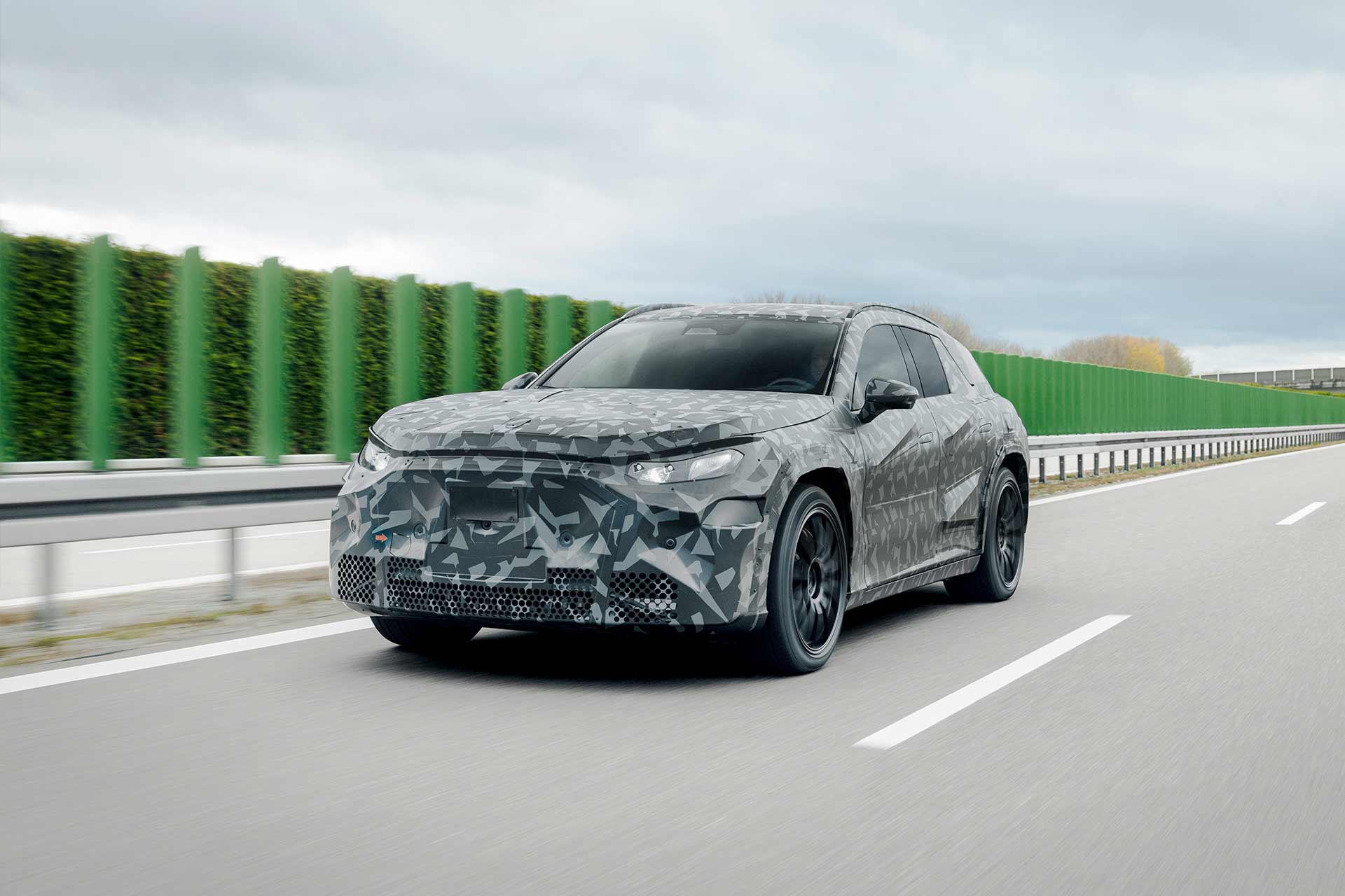 Utvald bild för Eldrivna Mercedes-AMG SUV sätts på prov i extrem kyla