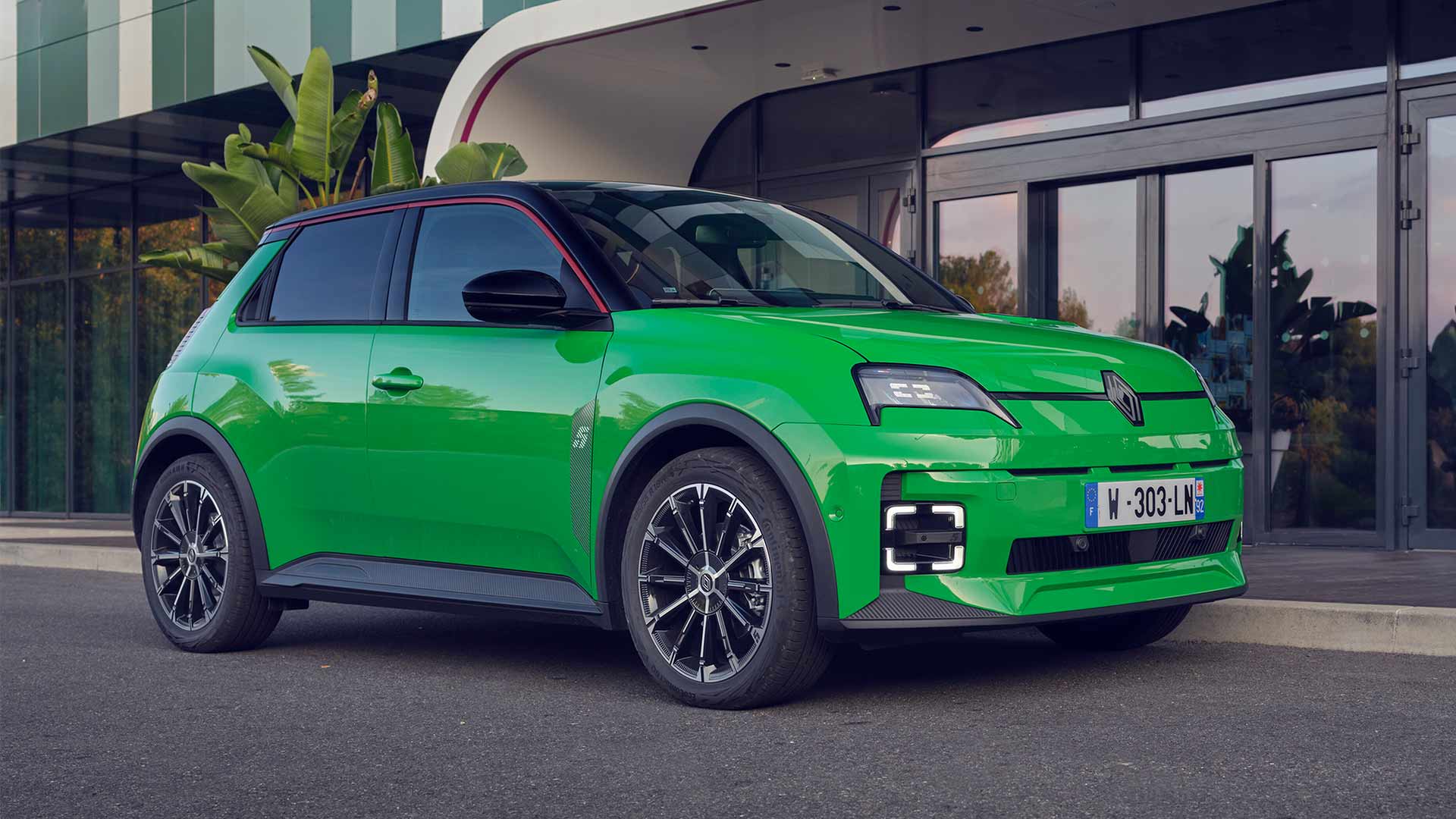 Utvald bild för Renault laddar upp för eCarExpo med ikoniska bilar