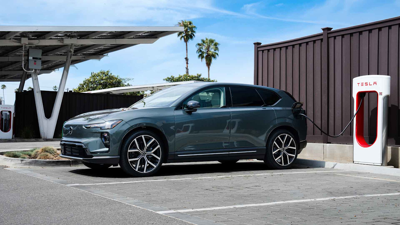 Volvo Cars gör det enklare att använda Teslas snabbladdningsnätverk i Europa