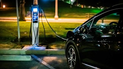 Utvald bild för Regeringen satsar 100 extra miljoner för laddstolpar