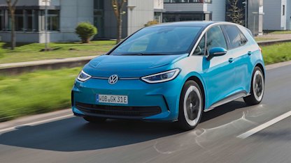 Utvald bild för VW prispressar VW ID.3 – 50 000 kr billigare än Volvo EX30