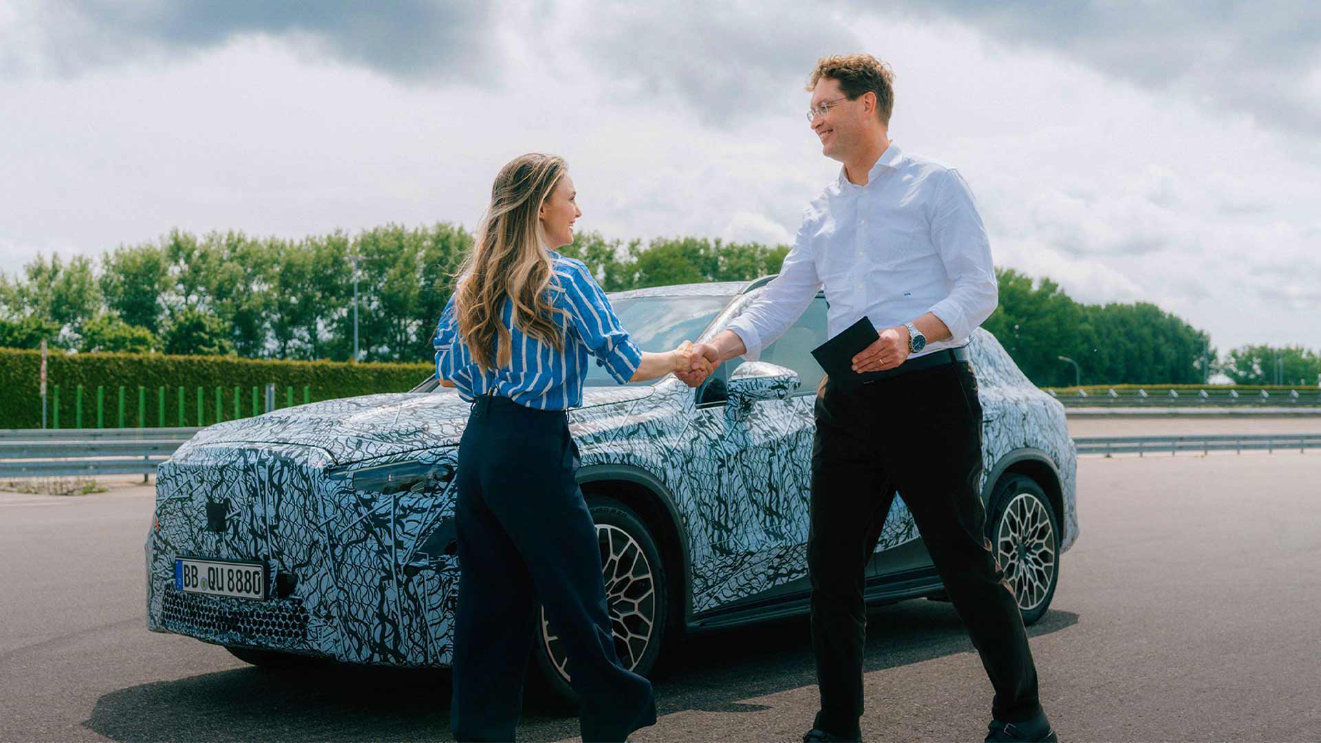 Utvald bild för Nya eldrivna Mercedes-Benz GLC avslöjad