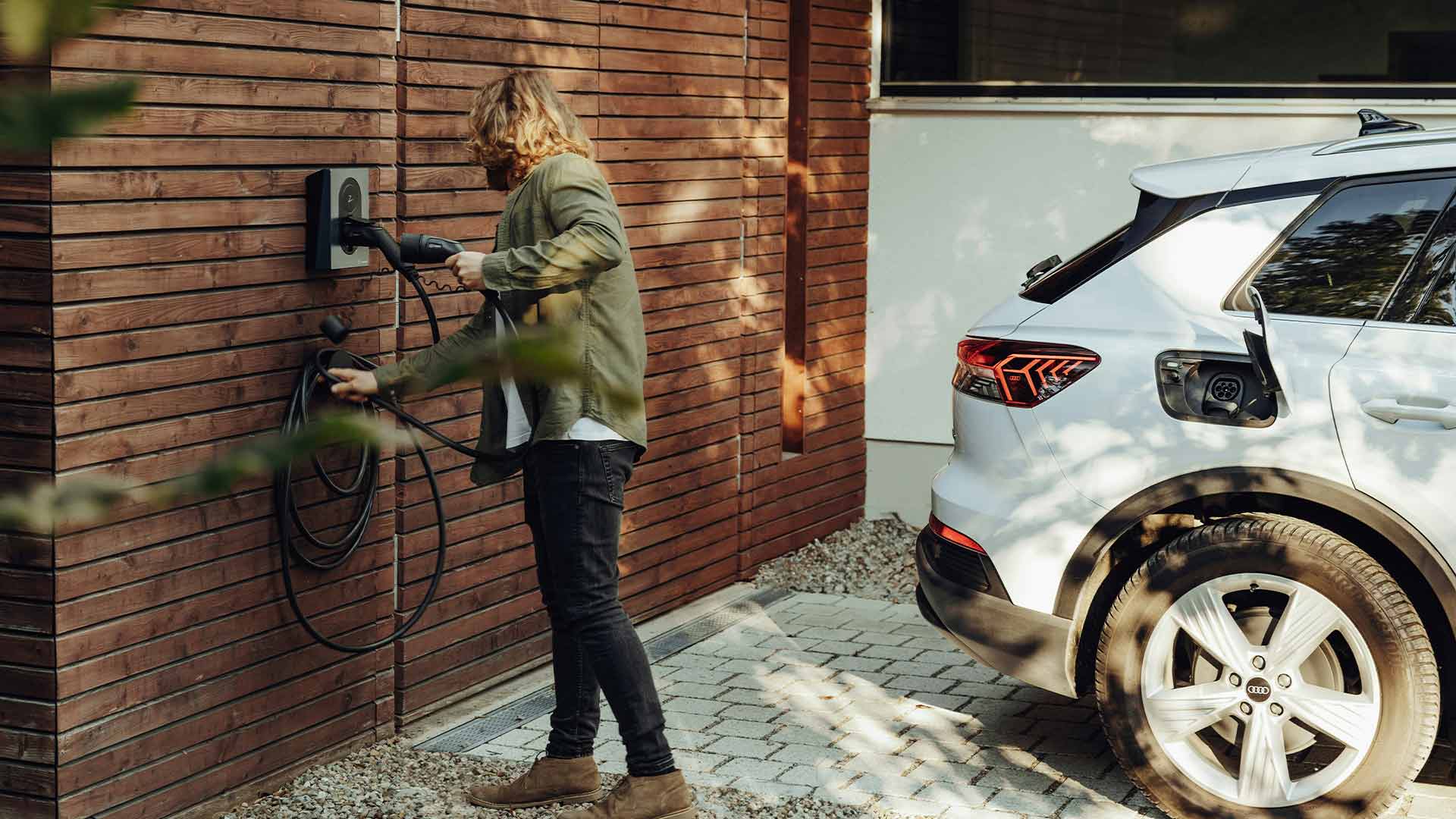 Utvald bild för Billigare elbilar och dyrare bensin- och dieselbilar i framtiden