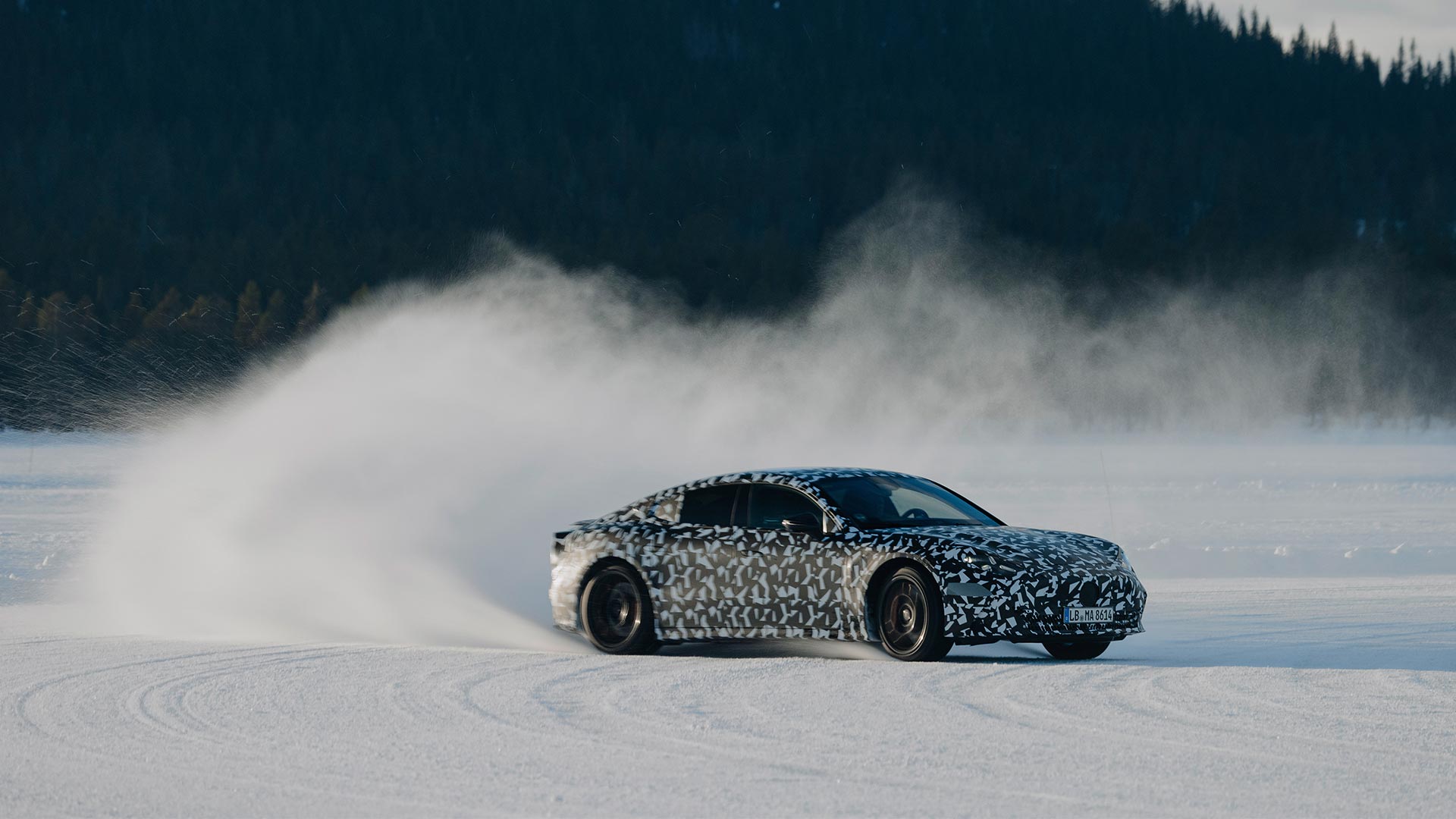 Utvald bild för Nya Mercedes-AMG GT 4-dörrars Coupé har vintertestats i Arjeplog