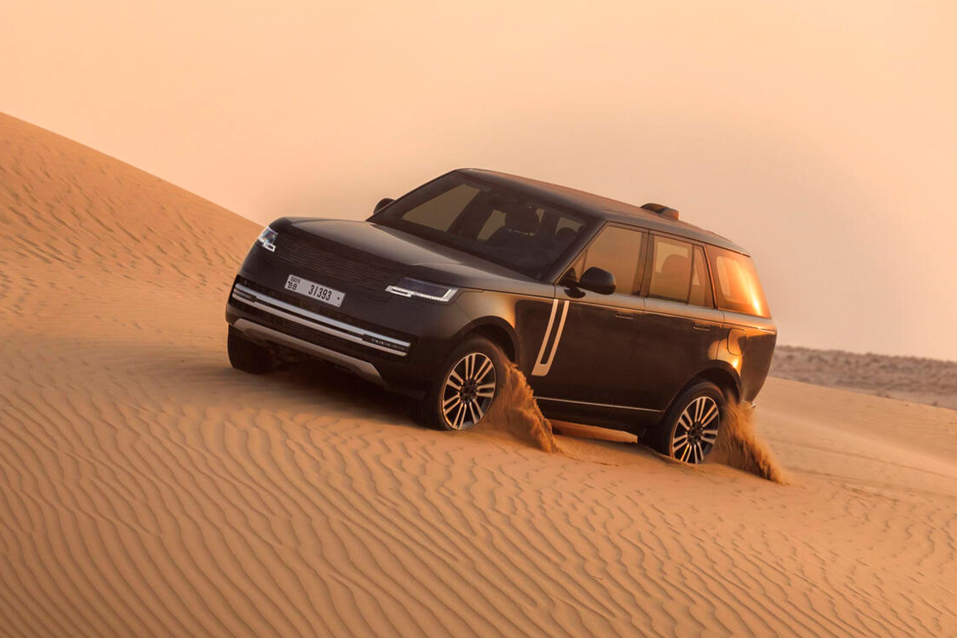 Utvald bild för Range Rover Electric genomgår tester i extrem ökenhetta