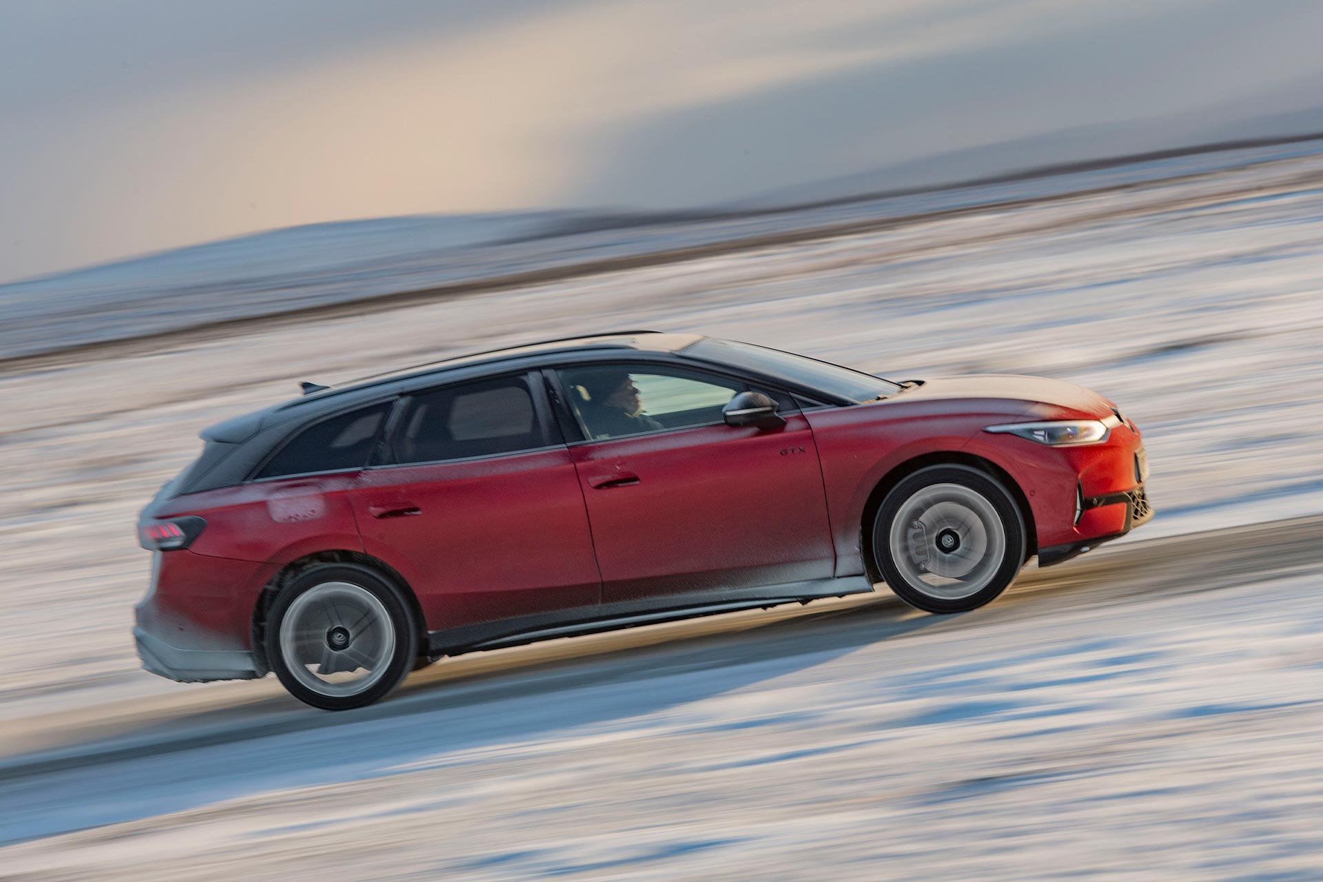 Utvald bild för Årets Elbil går till Volkswagen ID.7 Tourer 