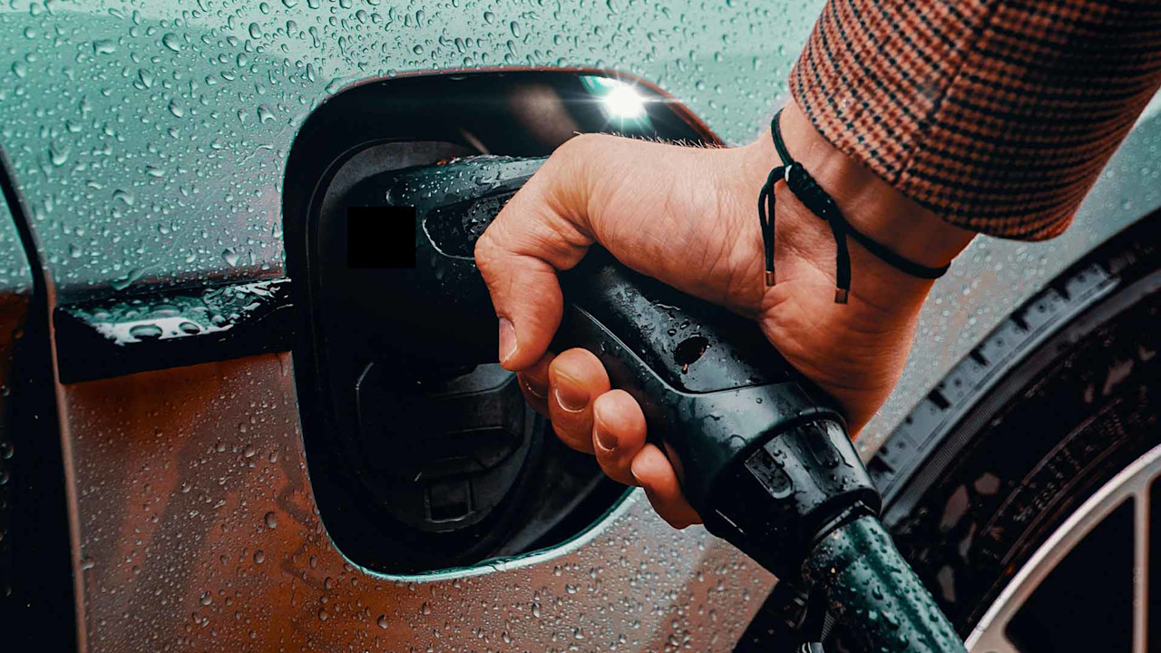 Elektrifieringen stärker sin ställning på fordonsmarknaden