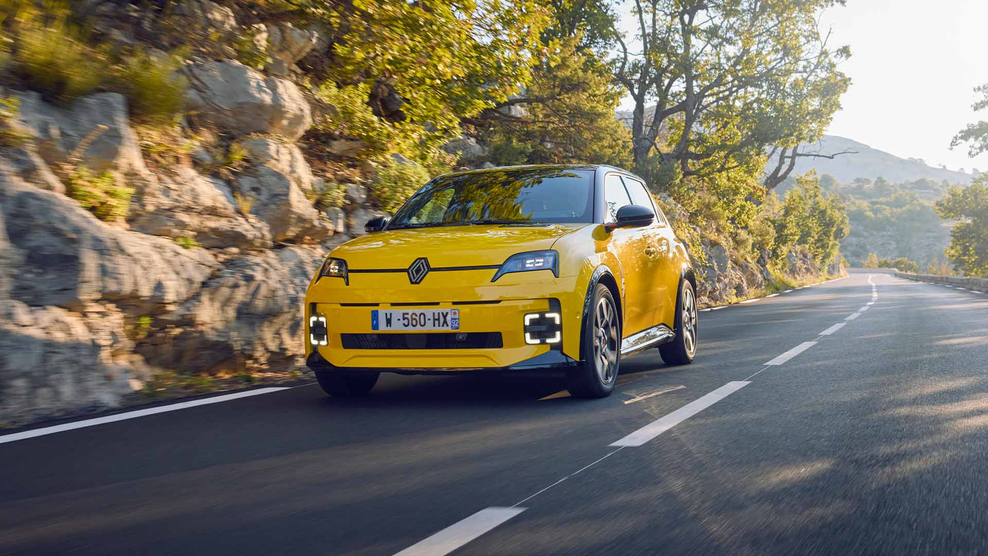 Utvald bild för Renault 5 är tillbaka - “En eldriven retroklassiker”