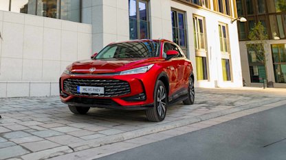 Utvald bild för MG sänker priset på HS Plug-in Hybrid – nu från 439 990 kr